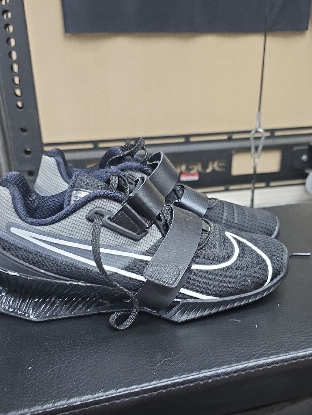 Nike Men's Black and White Romaleos 4